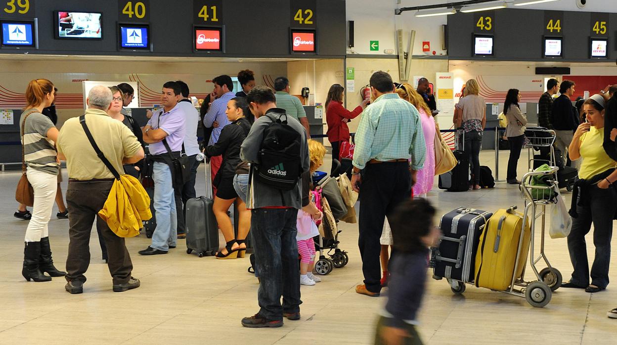 Colas ante los mostradores de embarque del aeropuerto de San Pablo