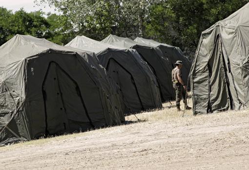 Tiendas que albergarán a los militares en la base de El Copero