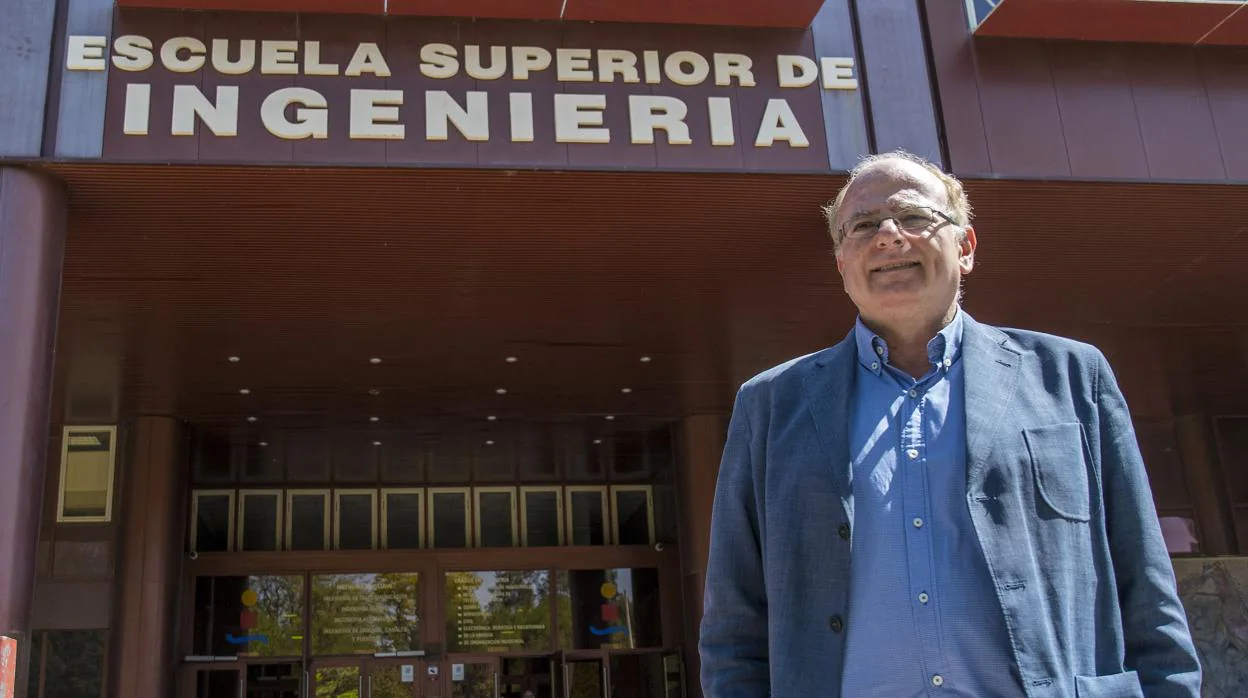Aníbal Ollero en la Escuela de Ingenieros de Sevilla