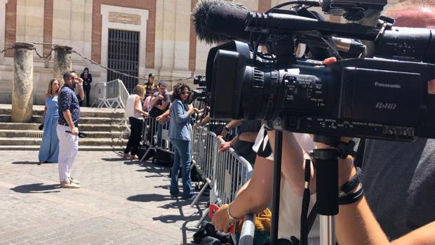 Boda de Sergio Ramos y Pilar Rubio: Más de 70 periodistas esperan a los primeros invitados