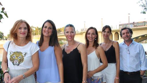 Cristina Camoyán, Emma Pintado, Marian Bueno, Elena Muñoz, Zoila Borrego y José Galán