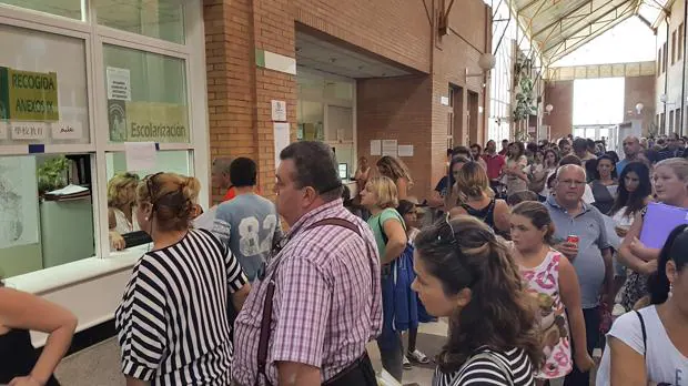 La Policía investiga decenas de posibles fraudes en la escolarización en Sevilla