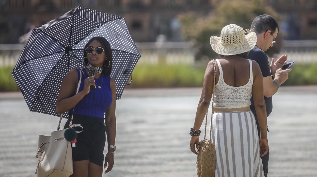 Turistas en la Plaza de España