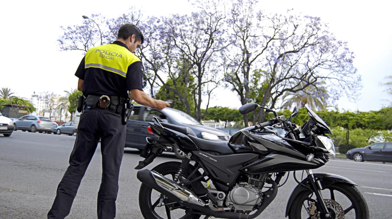 Herido de gravedad un motorista tras un choque frontal en la avenida Carlos III