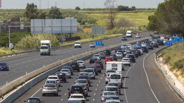 Un accidente provoca retenciones en la salida hacia Huelva