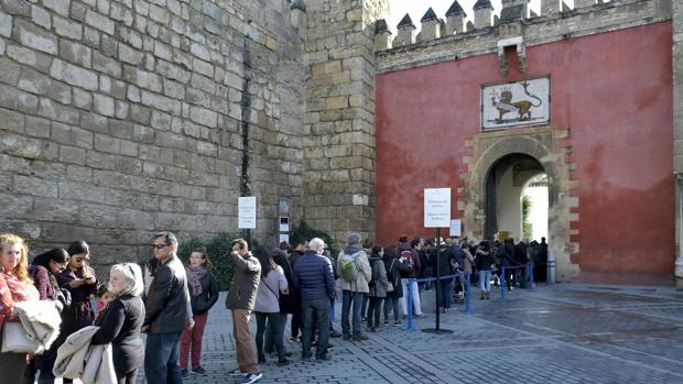 Denuncian una nueva «reventa ilegal» de entradas turísticas para el Alcázar y la Catedral