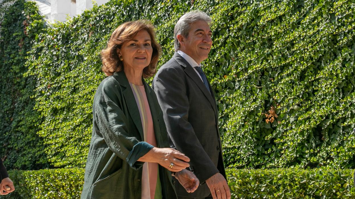 Carmen Calvo, junto al delegado del Gobierno en Andalucía