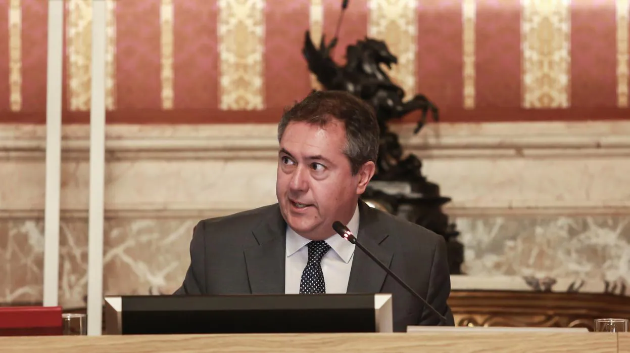 El alcalde, Juan Espadas, en el último Pleno del Ayuntamiento