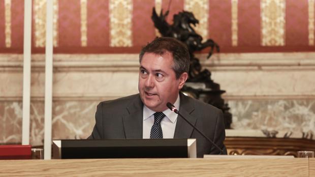 El PSOE pide a Juan Espadas que coloque en el Ayuntamiento de Sevilla a ex altos cargos de la Junta