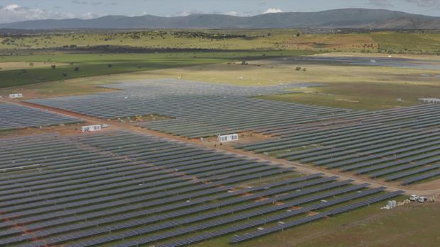 Endesa invertirá 30 millones de euros en una nueva planta fotovoltaica entre Carmona y La Rinconada