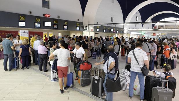 El aeropuerto de Sevilla cerrará el año con siete millones de pasajeros