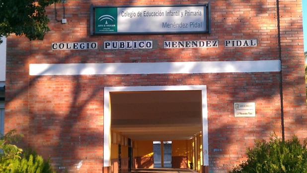 Reforman el patio de Infantil y cerramientos del colegio «Menéndez Pidal» de Sevilla