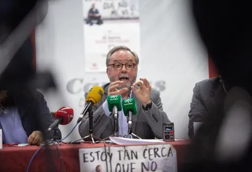 El delegado de Cáritas en Sevilla, Mariano Pérez de Ayala, en rueda de prensa