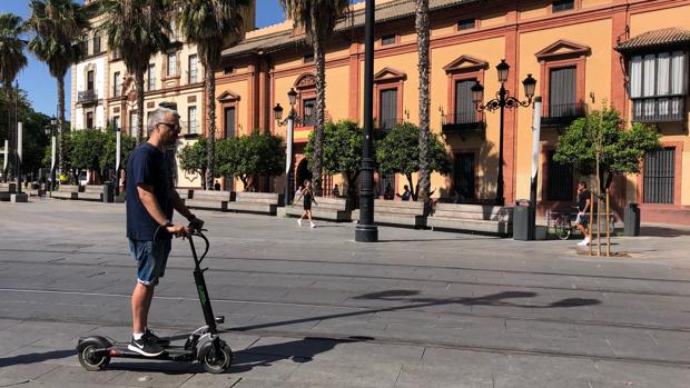 Patinetes, no contaminan pero atropellan