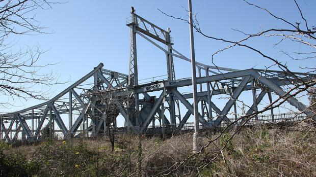 Reclaman de nuevo al Puerto de Sevilla que se dé uso al puente de Alfonso XIII