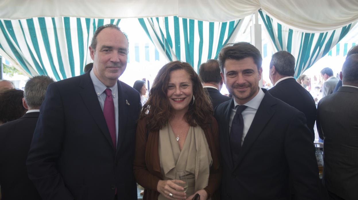 Jaime Bretón, Pilar Vergara y Beltrán Pérez en la última Feria de Sevilla