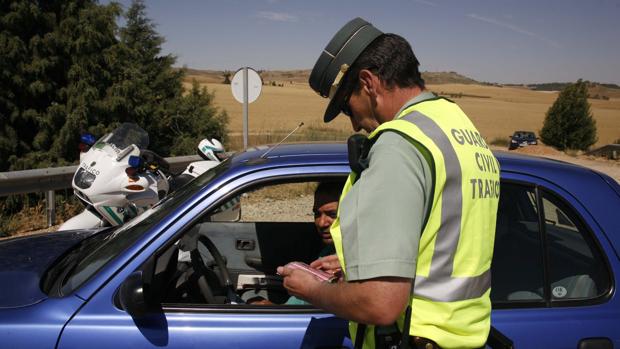 Conducir sin puntos, sin carné, bebido o drogado, infracciones de los sevillanos al volante