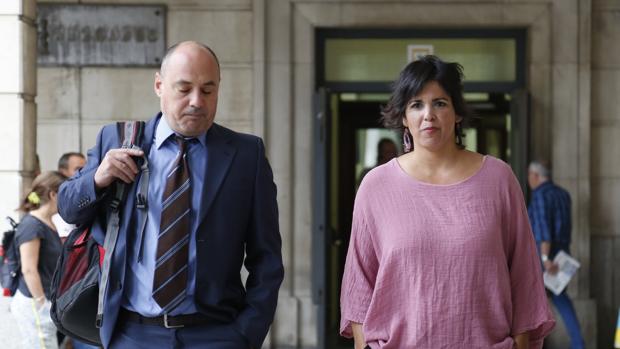 Teresa Rodríguez se sintió «humillada» y «agredida» por el empresario que simuló besarla