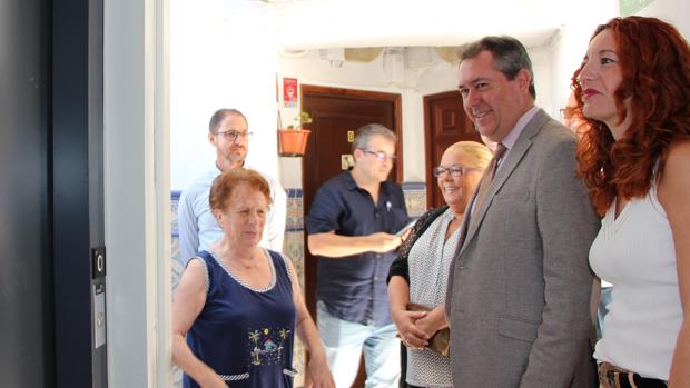 Primer ascensor en un bloque privado ejecutado y costeado por el Ayuntamiento de Sevilla