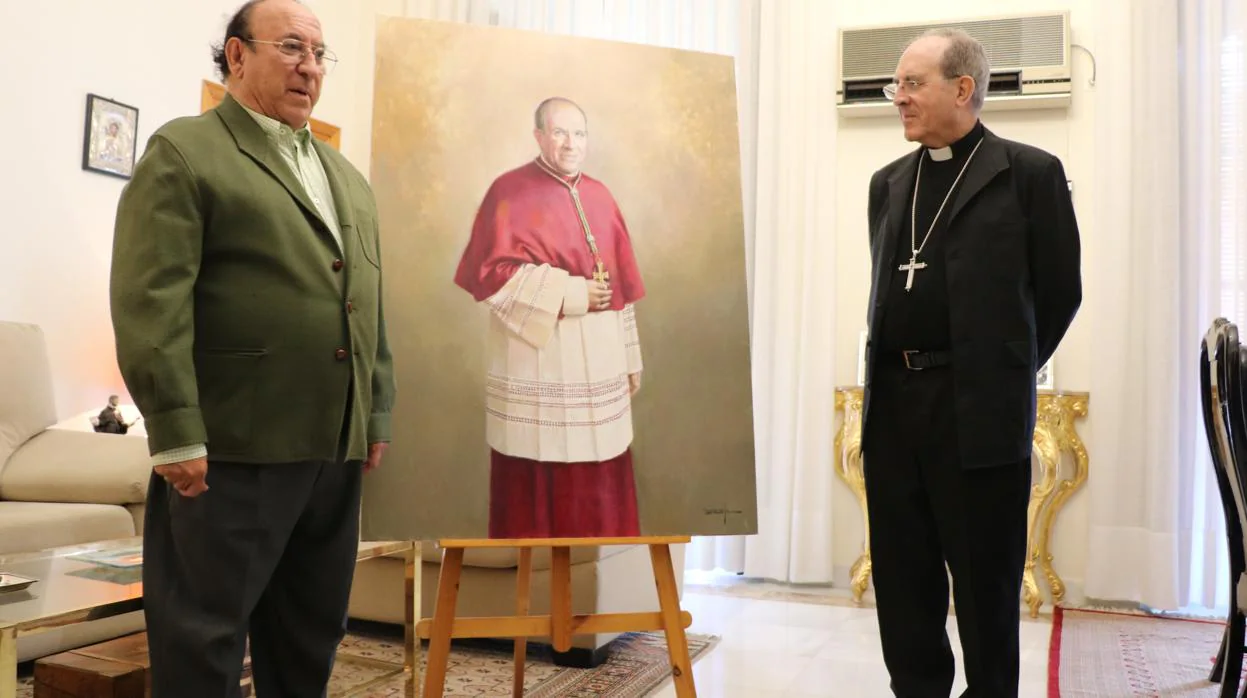 Juan Valdés ha hecho entrega de su pintura al arzobispo de Sevilla