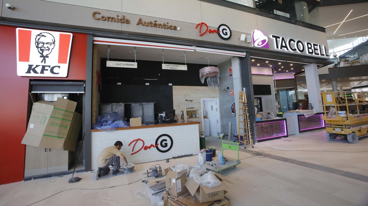 Tres de las empresas instaladas en el nuevo centro comercial Lagoh