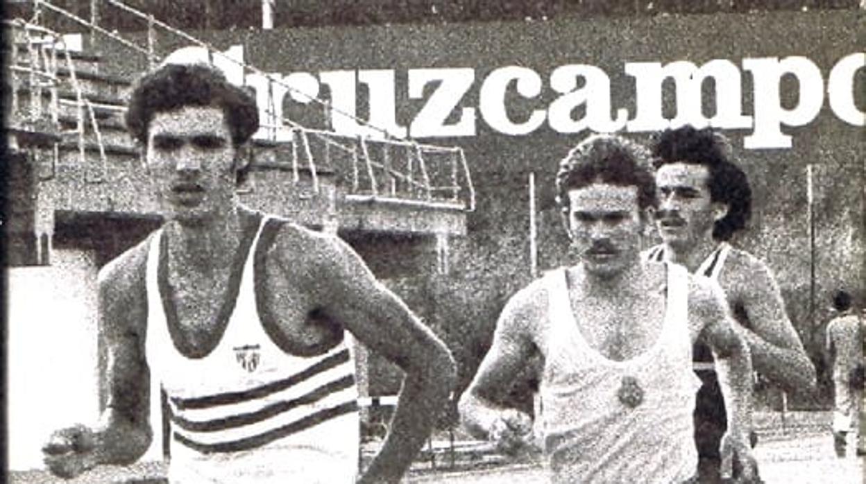 José Luis Ruiz Bernal, primero por la izquierda, durante una competición atlética