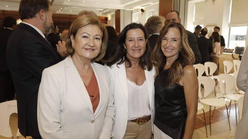 Carmen Núñez, Ada Bernal y Teresa Jiménez-Becerril