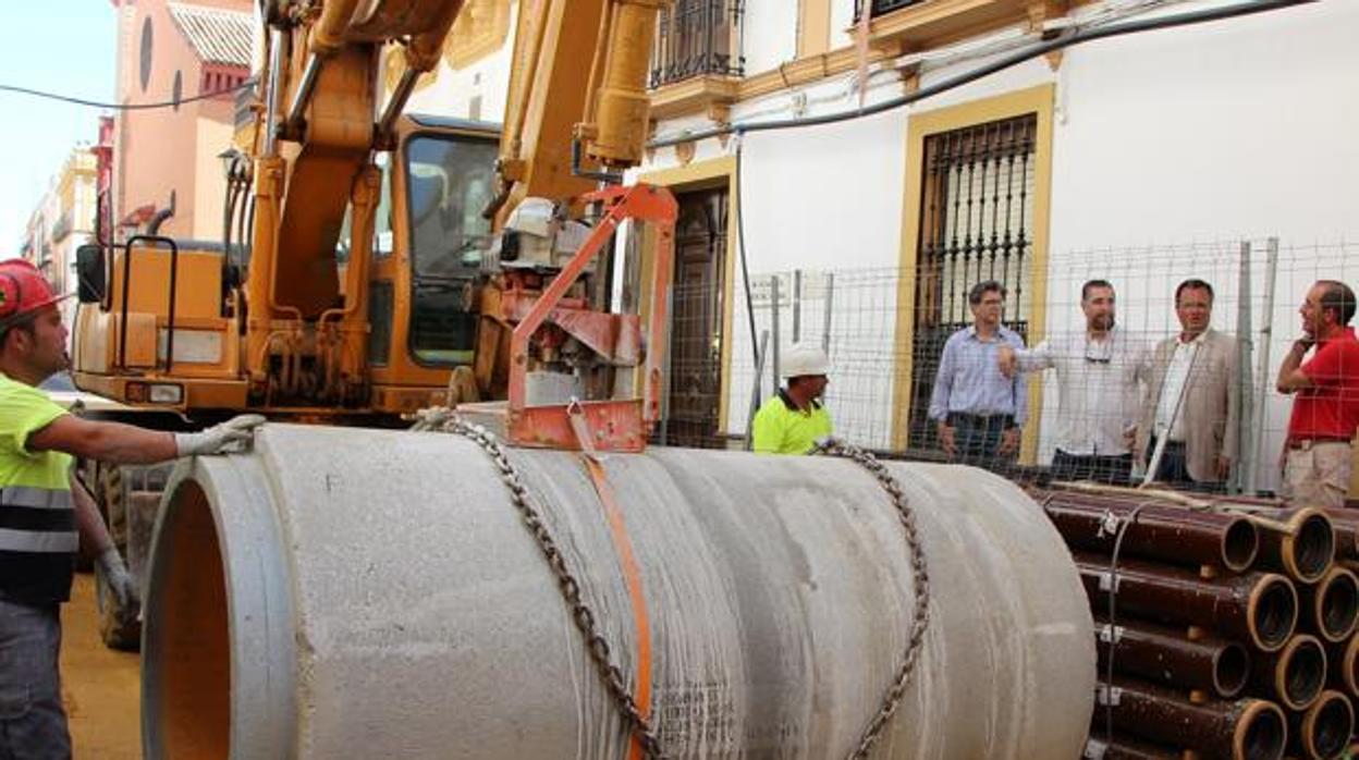 Las obras en la calle San Vicente obligan a reordenar el tráfico para acceder al aparcamiento de la Concordia