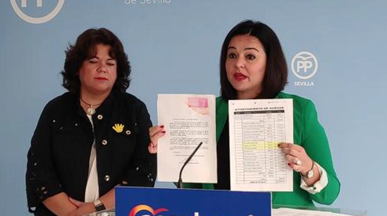 La presidenta del PP de Sevilla, Virginia Pérez, y la alcaldesa de Huévar, María Eugenia Moreno