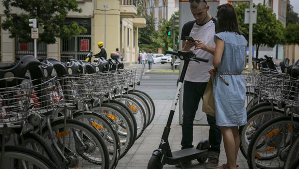 Patinetes eléctricos en Sevilla: este martes entra en vigor la normativa con multa de hasta 400 euros