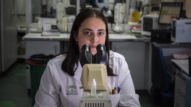 Mercedes Delgado: vigilando bacterias de cerca