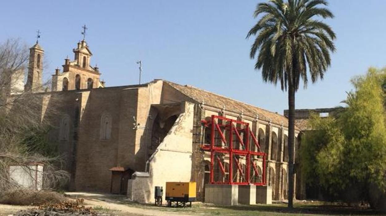 Exterior del monasterio de San Isidoro del Campo, en Santiponce