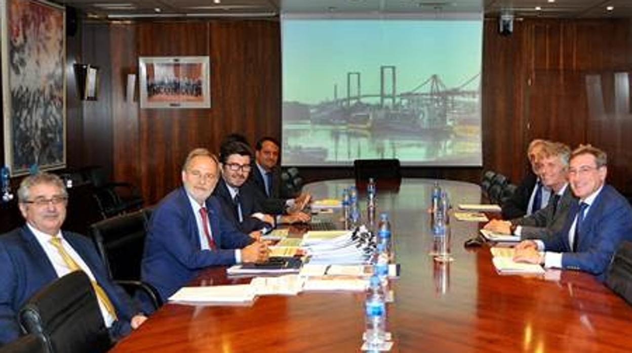 Reunión para acordar el plan de empresa del Puerto de Sevilla