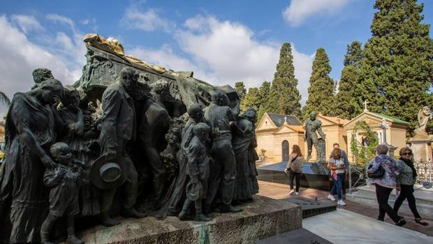 Las tumbas más singulares del camposanto sevillano