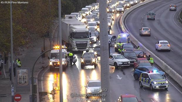 Un conductor ebrio provoca dos accidentes de tráfico con dos coches diferentes en Sevilla