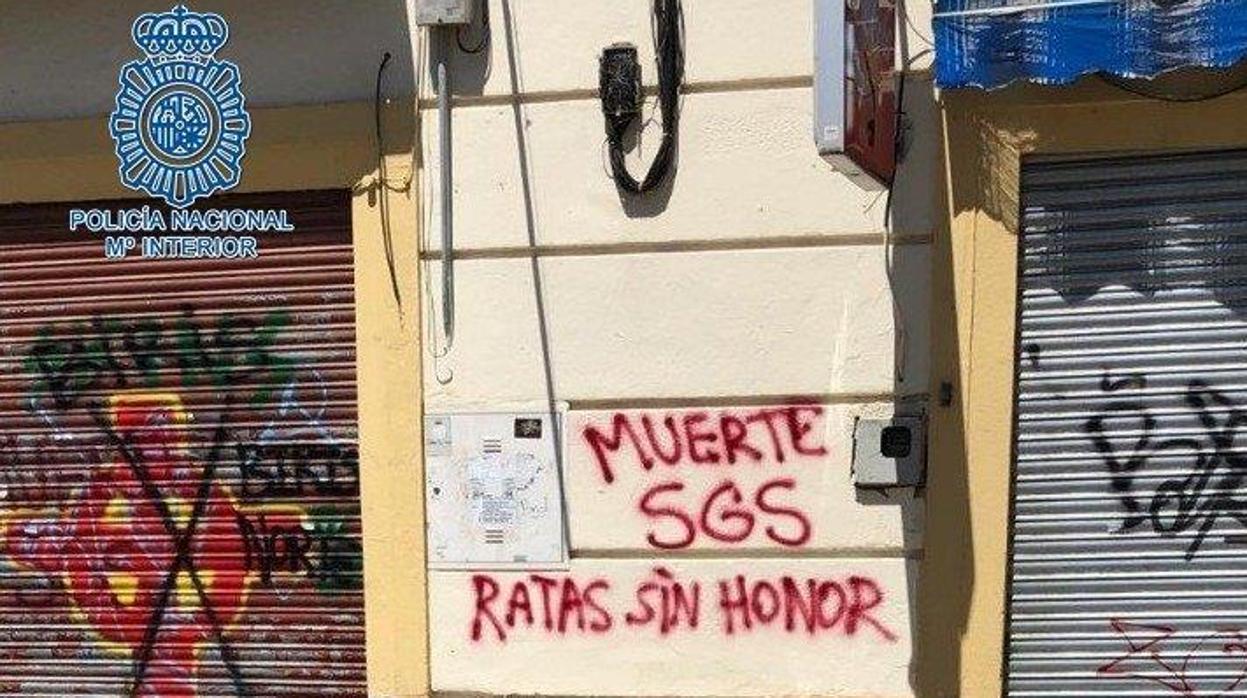 Pintadas en comercios de la calle Tajo, detonante de la reyerta