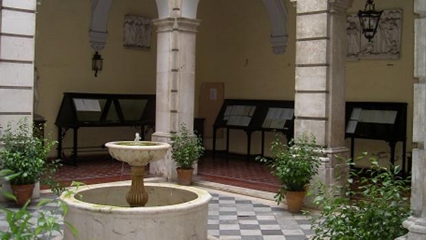 Los turistas sólo entrarán en los patios y apeadero del Rectorado de la Universidad de Sevilla