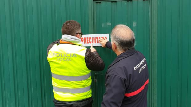 El Ayuntamiento ordena la clausura de la nave de una de las empresas de patinetes de Sevilla