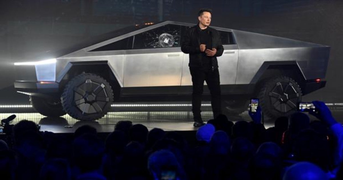 Elon Musk destacó del nuevo vehículo que «es mejor camión que el F-150, y es más rápido que el Porsche 911»