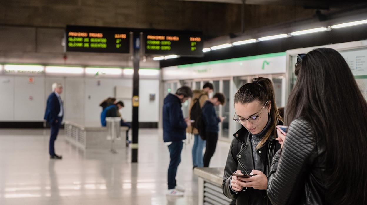 Metro de Sevilla pone a disposición de los usuarios «Telmo» para contestar sus dudas más frecuentes