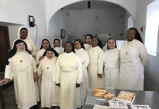 Hermanas Mercedarias de Marchena en sus cocinas