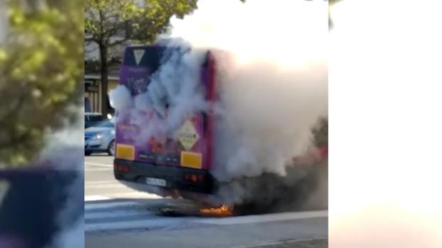 Arde un autobús de la línea 2, el tercero siniestrado en Sevilla en una semana