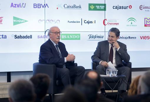 Vicente del Bosque y Óscar Campillo durante la conferencia