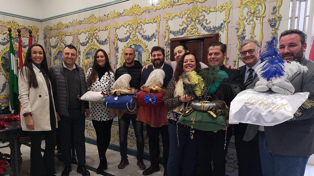 Representantes de los Reyes de Mago de Triana, en un momento de la proclamación