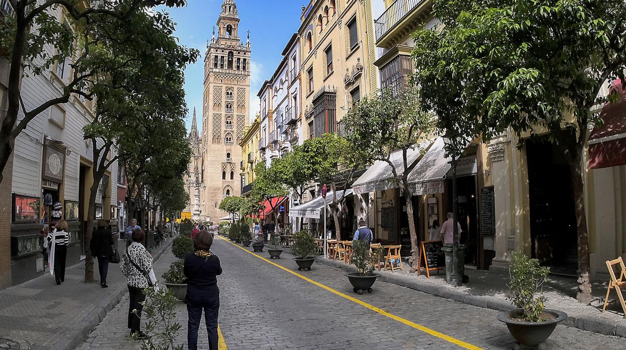 La calle Mateos Gago tendrá plataforma única