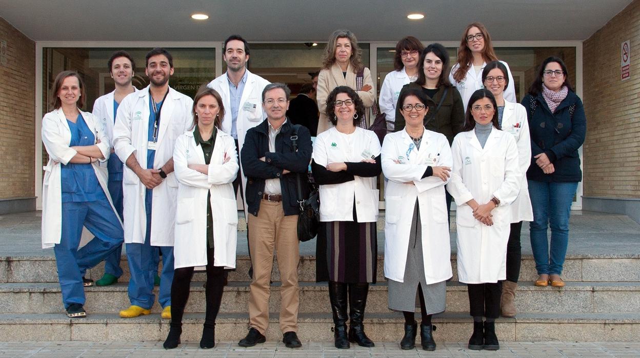 Equipo multidisciplinar del Virgen del Rocío, corordinado por el doctor José Miguel Cisneros