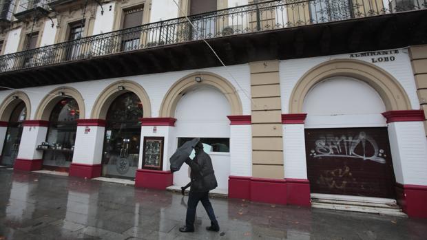 Precintado un bar en Almirante Lobo tras el derrumbe de parte del techo sobre un cliente