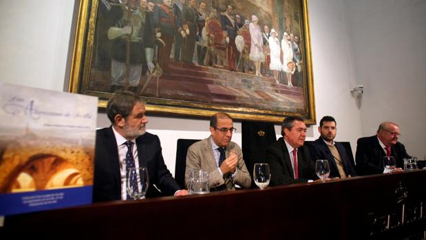 Pérez Mallaína presenta el libro que recoge nueve siglos de historia de las Atarazanas de Sevilla