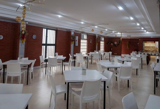 El comedor social de Nuestra Señora del Rosario minutos antes de que entren los acogidos