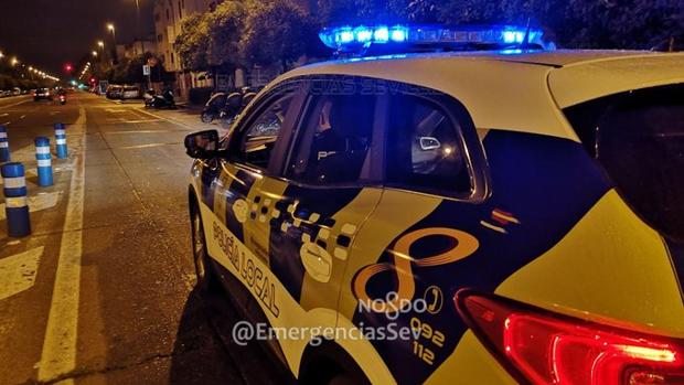 Detenido en Sevilla por atar a su pareja al sofá para que no saliera en Nochebuena